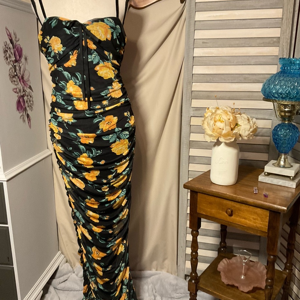VENUS. Floral Black and Yellow Strapless Dress